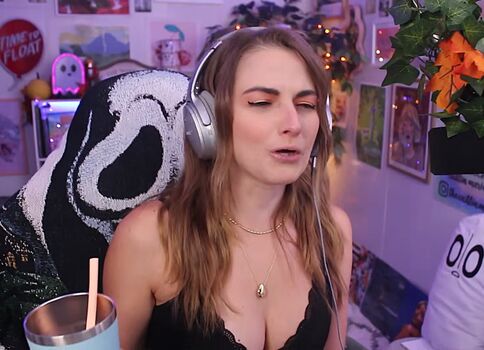 Full leaked Caitlin marie reacts private onlyfans photo