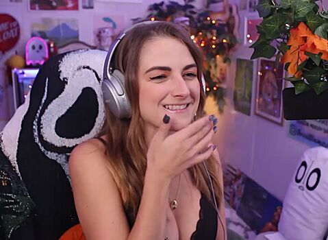 Full leaked Caitlin marie reacts private onlyfans photo