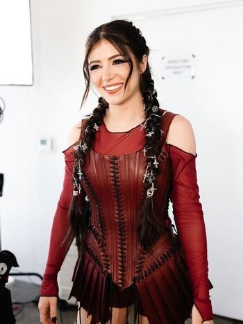 Chrissy Costanza