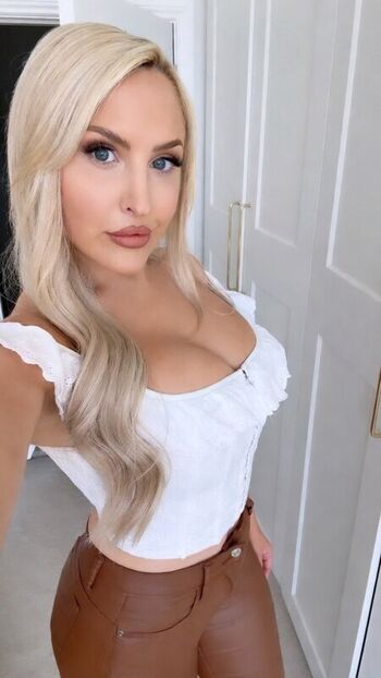 Full leaked Eljonesuk private onlyfans photo