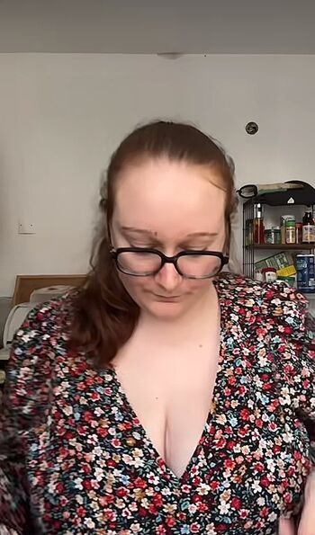 Full leaked Fannyjhsz private onlyfans photo