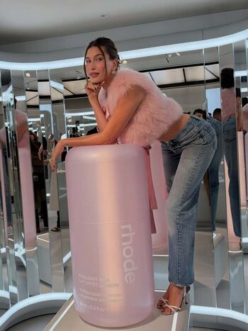 Full leaked Hailey baldwin bieber private onlyfans photo