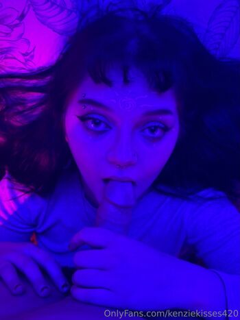 kenziekisses420