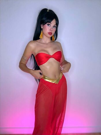 Nikki Barlowe