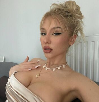 Full leaked Pavoxy private onlyfans photo