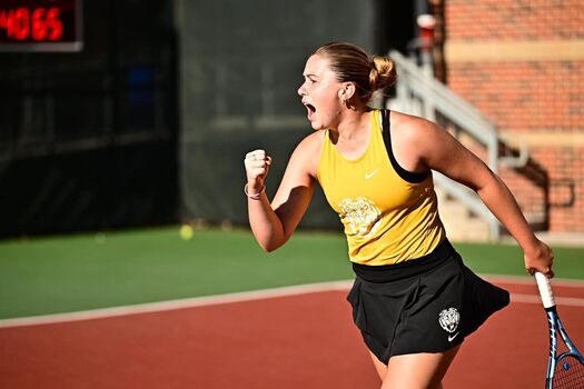 Woman College Tennis